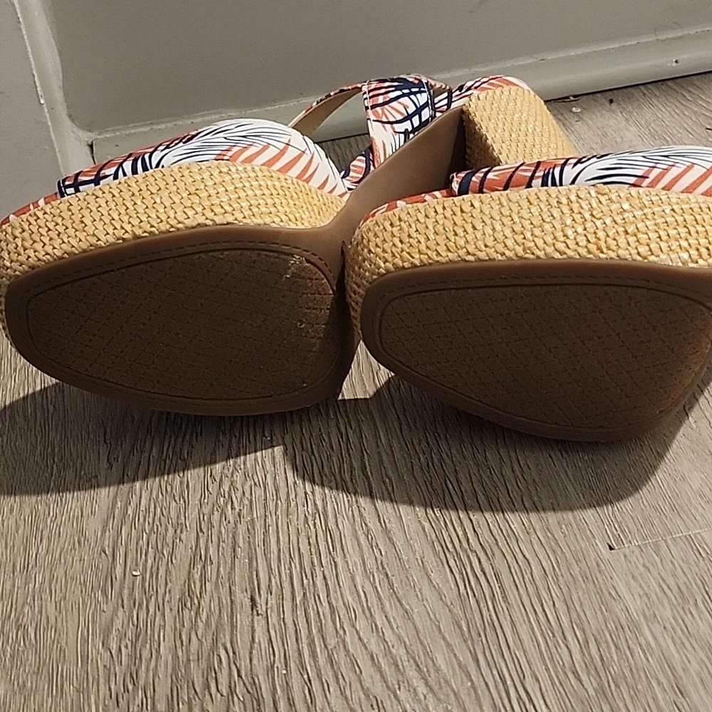 Sandals - Picture 3 of 3